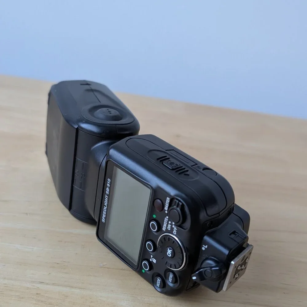 Nikon SB-910 Speedlight Flash Kit + Accessories